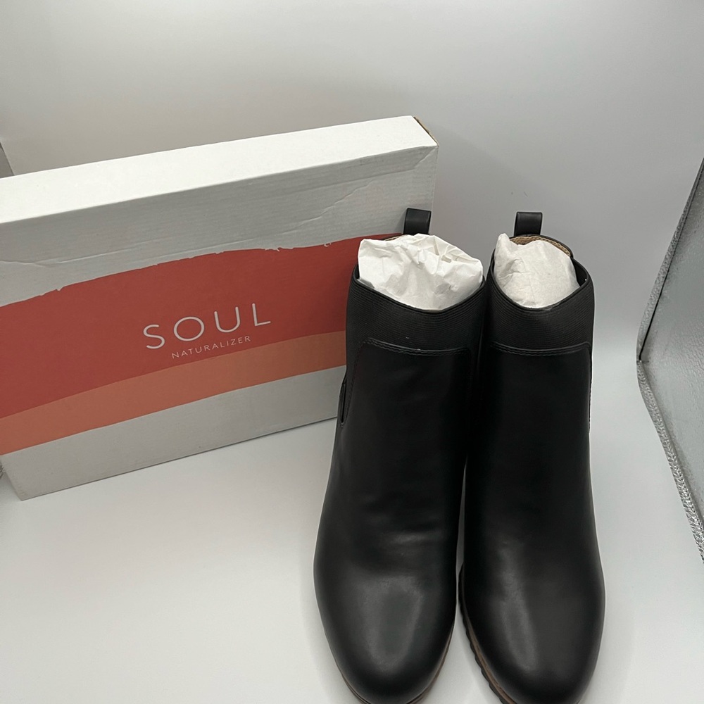 Naturalizer Soul “Hawkins” wedge bootie